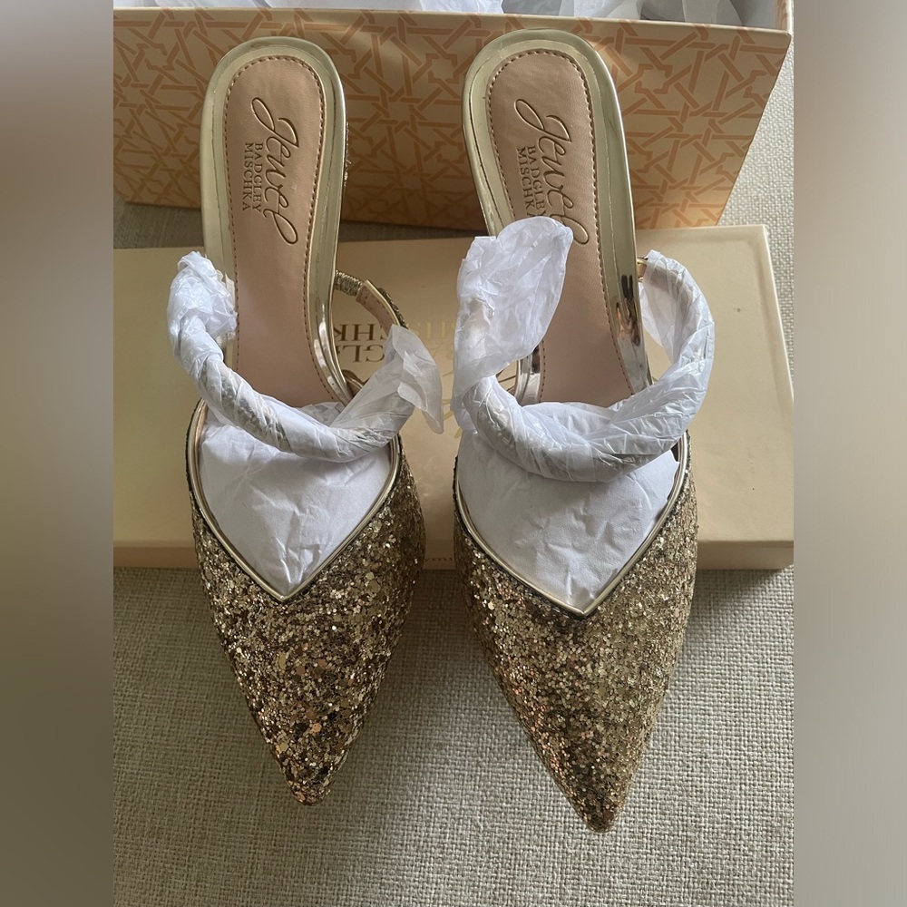 S25. Jewel Badgley Mischka Jan Evening Mules